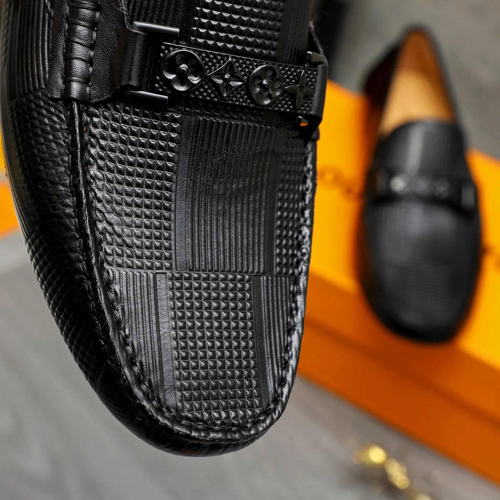 Men's shoes 💰380 Product trademark: LV "Louis Vuitton" casual slip-on shoes Regular size: 38-45 (45 is custom-made and non-returnable) Product materials: Selected embossed cowhide upper, pigskin lining, rubber outsole